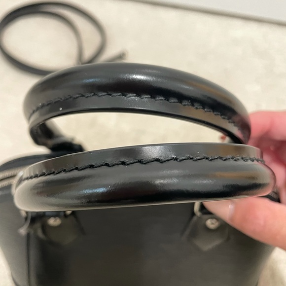 Louis Vuitton Alma BB in Epi leather black - Picture 3 of 8